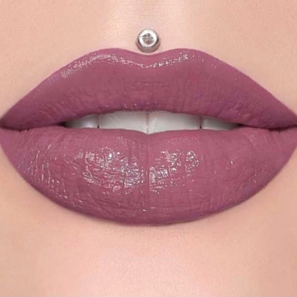 Jeffree Star FULL SIZE *Improper* Velvet Lipstick - Picture 1 of 2